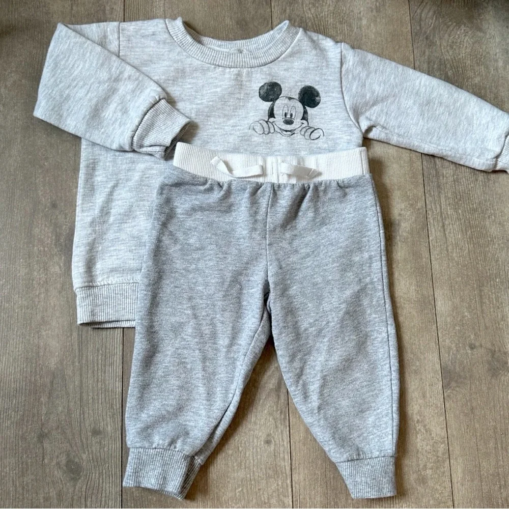 Disney Mickey Mouse Modern Baby Boy Sweatshirt and Carter’s Joggers Sweat Set